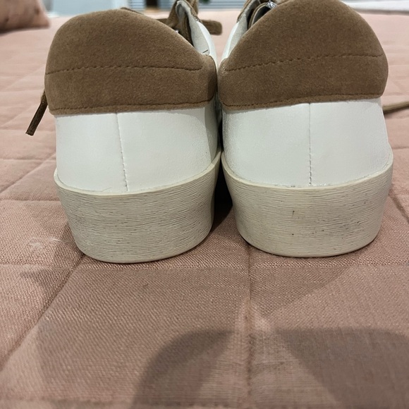 Mi.iM White and Brown Sneakers with Black Star & Hair on toe of shoe - Picture 5 of 10